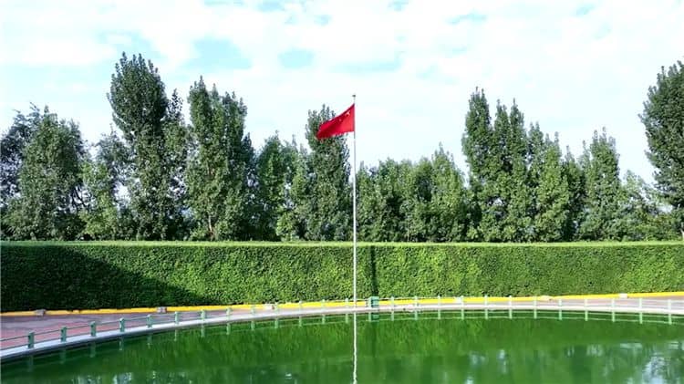 西安霸陵墓园新区在殡仪服务方面提供了哪些专业支持？