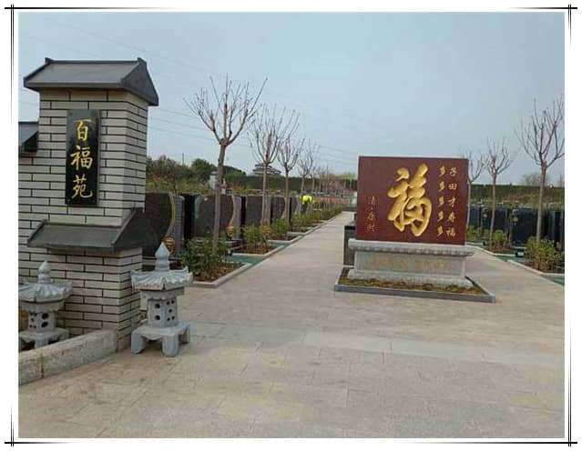 在西安市，有哪些树葬墓园距离市区较近，且环境和服务相对较好？