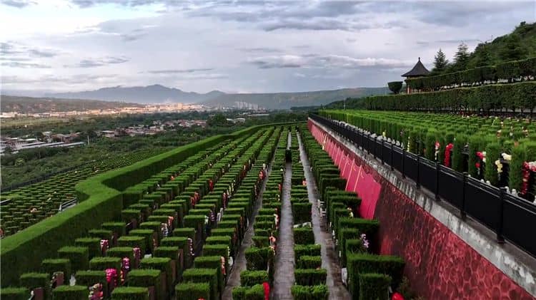 霸陵墓园和霸陵墓园新区是一个吗