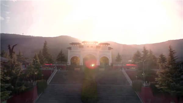 霸陵墓园和唐昭陵园哪个好